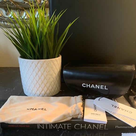 AUTHENTIC CHANEL SUNGLASSES - Picture 10 of 12